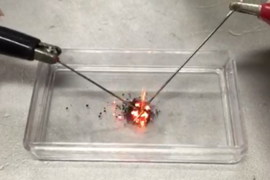 発熱ナノ粒子の発熱反応